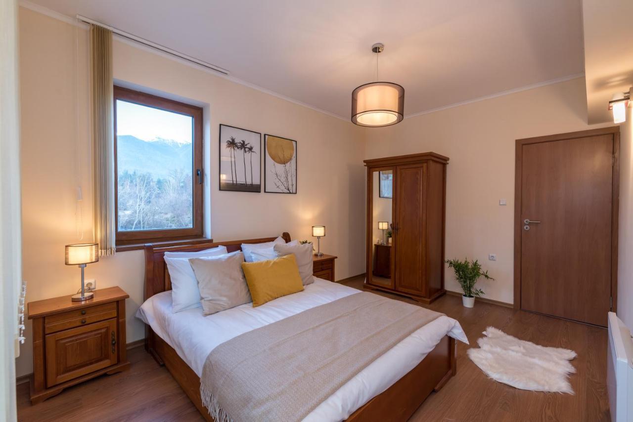 Charming Ski Apartments Near Gondola & Bar Street, Cedar Lodge 1 Complex Bansko Exterior photo