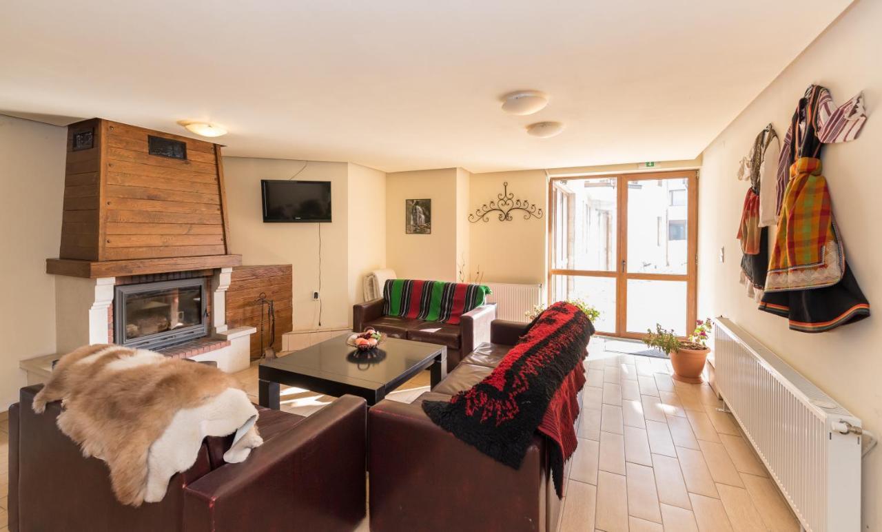 Charming Ski Apartments Near Gondola & Bar Street, Cedar Lodge 1 Complex Bansko Exterior photo