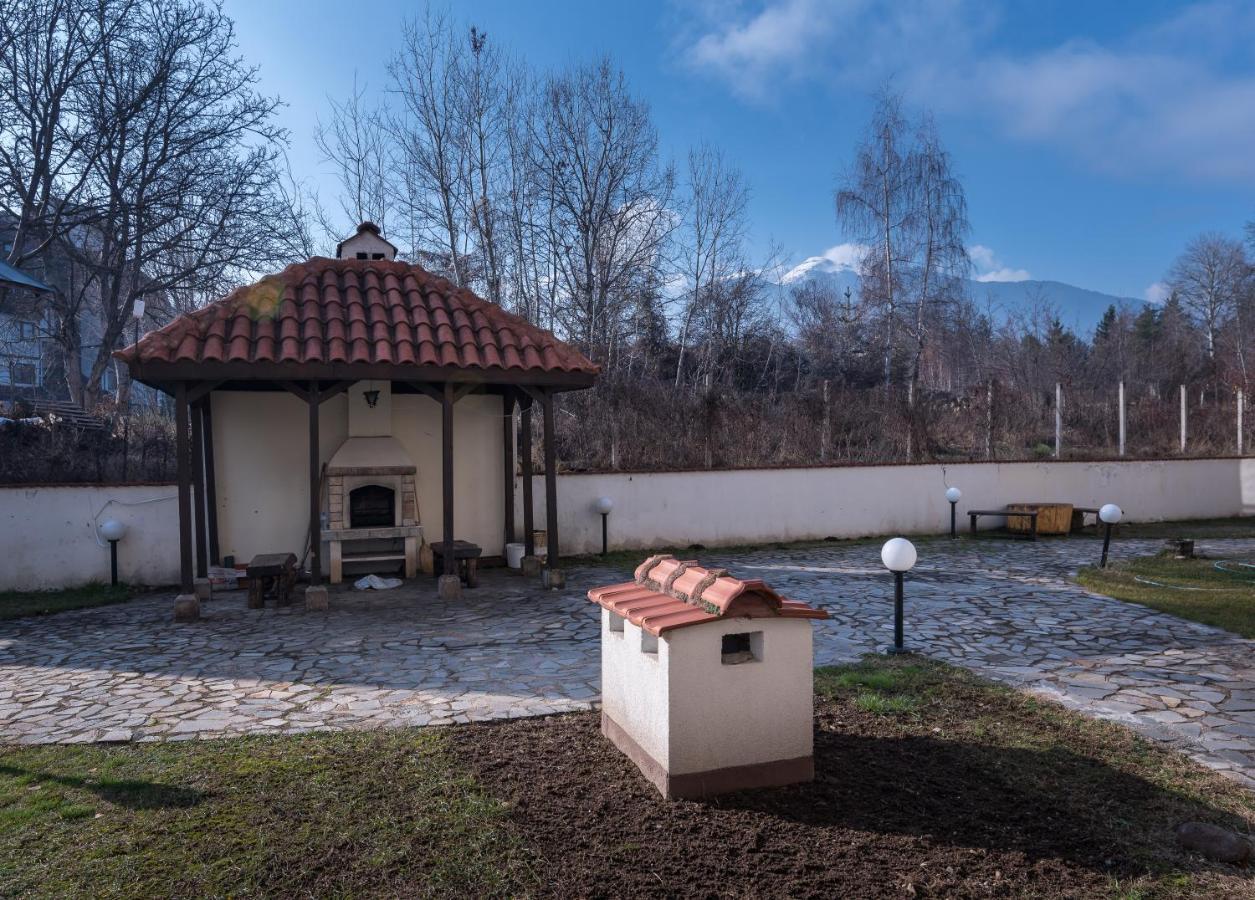 Charming Ski Apartments Near Gondola & Bar Street, Cedar Lodge 1 Complex Bansko Exterior photo